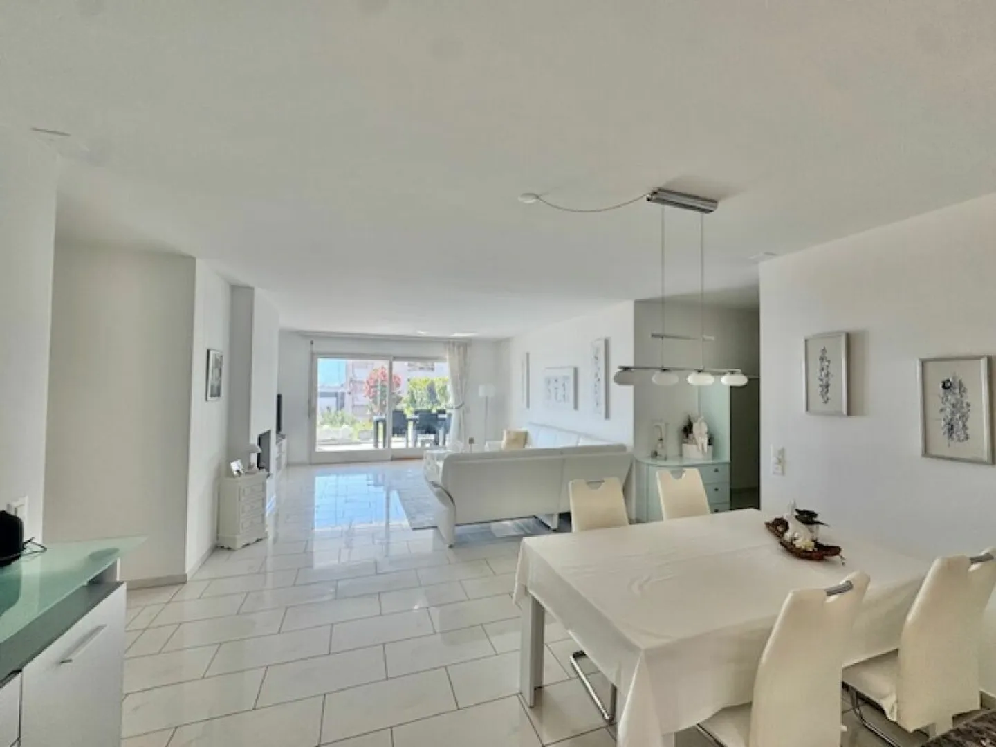 ZU VERKAUFEN IN MINUSIO - GERÄUMIGE 4.5-ZIMMER-WOHNUNG IM EG MIT SEEBLICK (SEKUNDÄRE WOHNUNG) - Foto 7 von 30