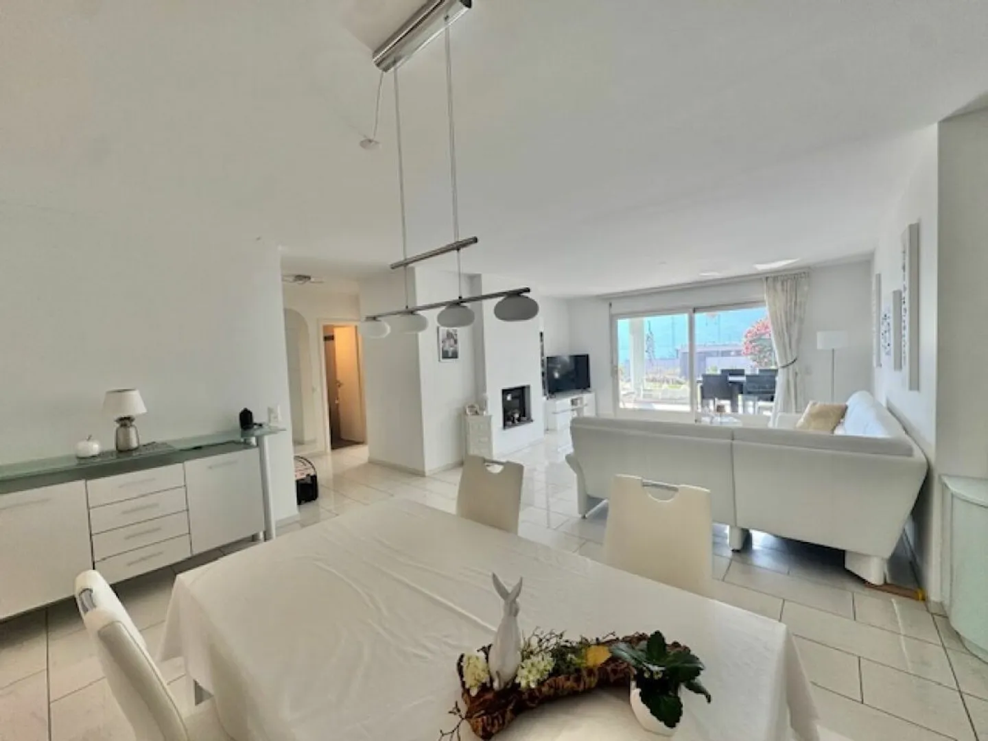 ZU VERKAUFEN IN MINUSIO - GERÄUMIGE 4.5-ZIMMER-WOHNUNG IM EG MIT SEEBLICK (SEKUNDÄRE WOHNUNG) - Foto 9 von 30