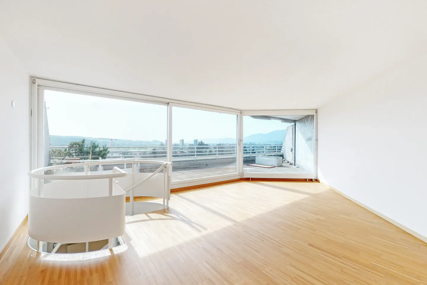 Above the rooftops of Solothurn - Gallery apartment in a central location! - Photo 2 of 13