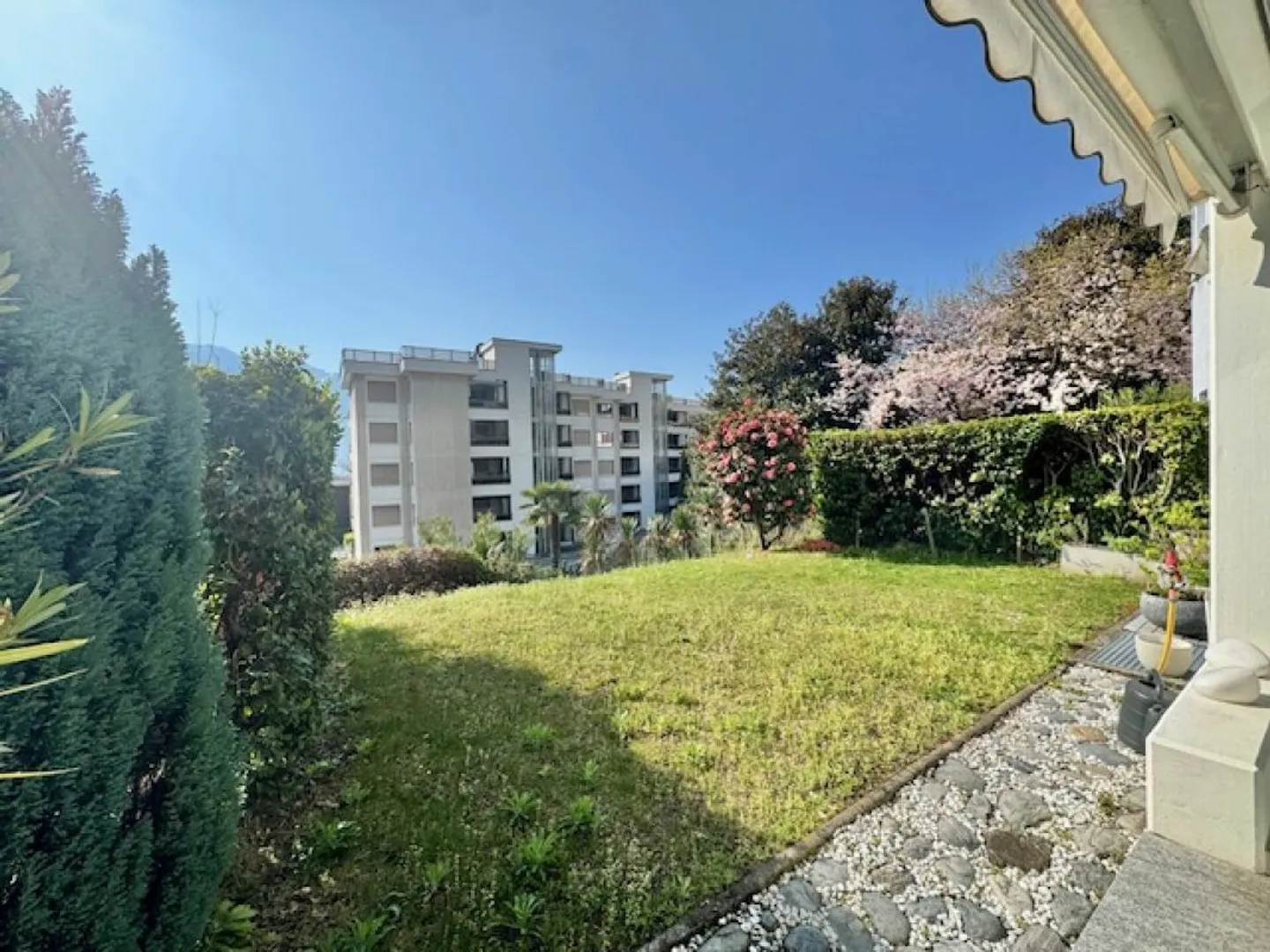 ZU VERKAUFEN IN MINUSIO - GERÄUMIGE 4.5-ZIMMER-WOHNUNG IM EG MIT SEEBLICK (SEKUNDÄRE WOHNUNG) - Foto 11 von 30