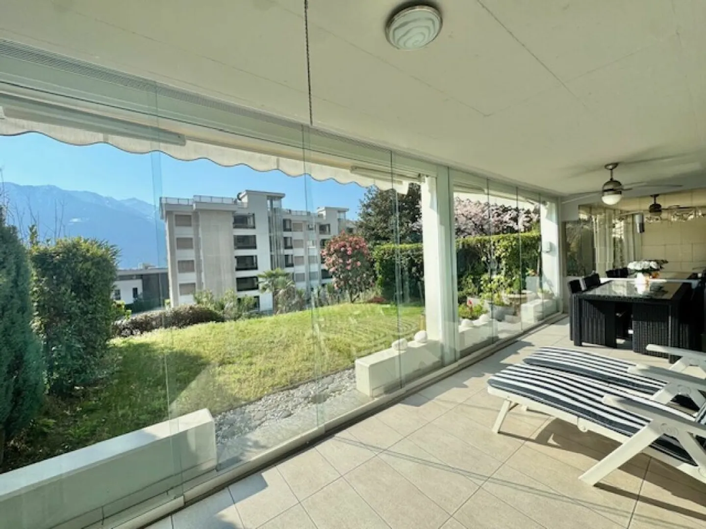 ZU VERKAUFEN IN MINUSIO - GERÄUMIGE 4.5-ZIMMER-WOHNUNG IM EG MIT SEEBLICK (SEKUNDÄRE WOHNUNG) - Foto 13 von 30