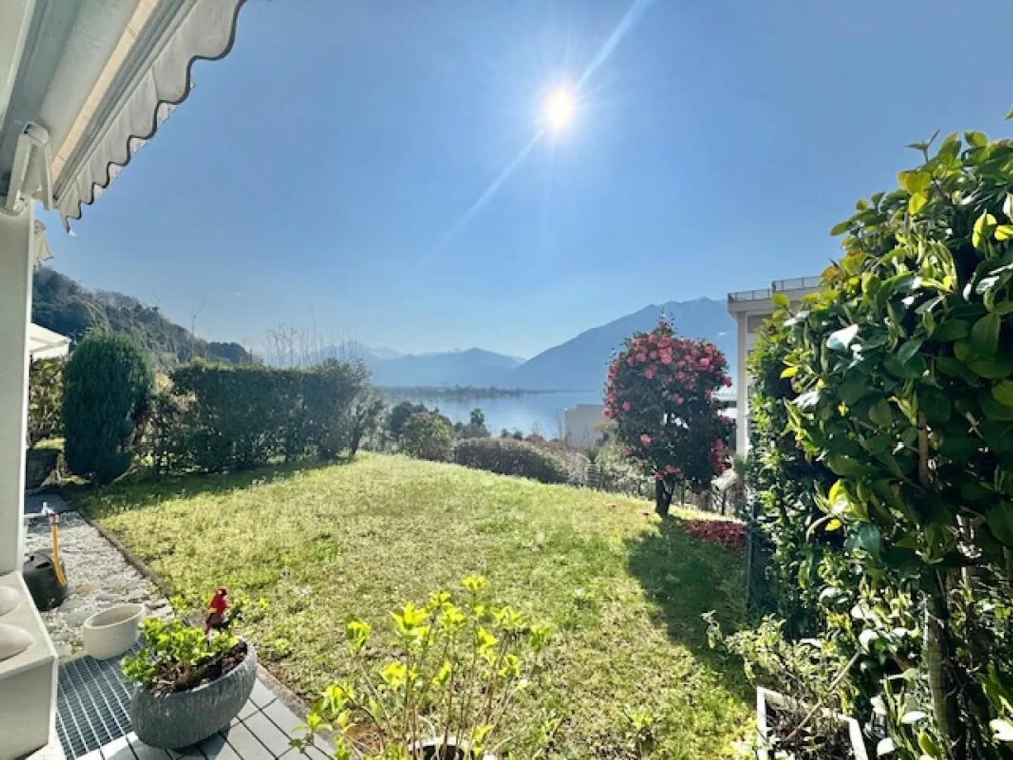 ZU VERKAUFEN IN MINUSIO - GERÄUMIGE 4.5-ZIMMER-WOHNUNG IM EG MIT SEEBLICK (SEKUNDÄRE WOHNUNG) - Foto 14 von 30