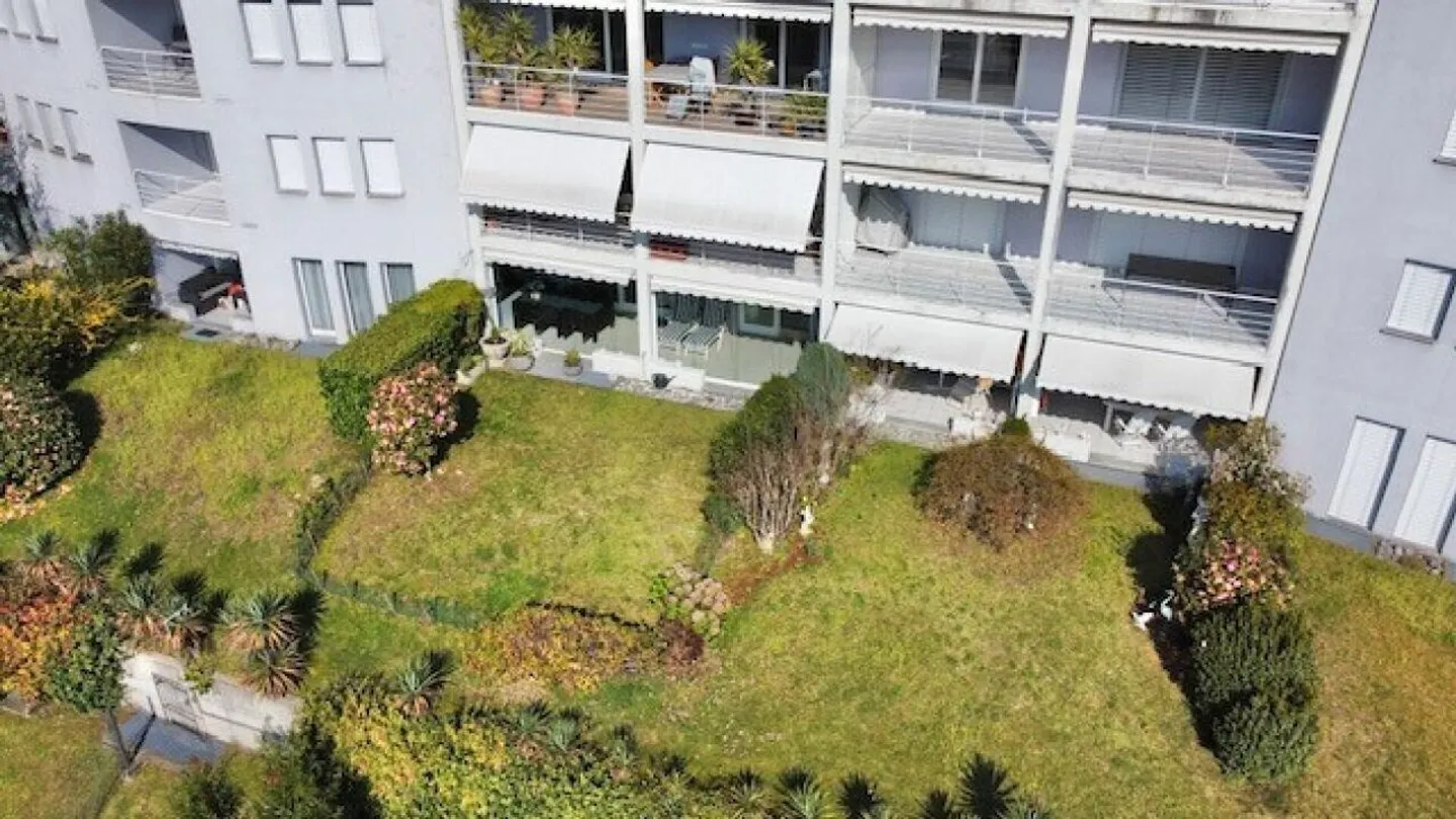 ZU VERKAUFEN IN MINUSIO - GERÄUMIGE 4.5-ZIMMER-WOHNUNG IM EG MIT SEEBLICK (SEKUNDÄRE WOHNUNG) - Foto 23 von 30