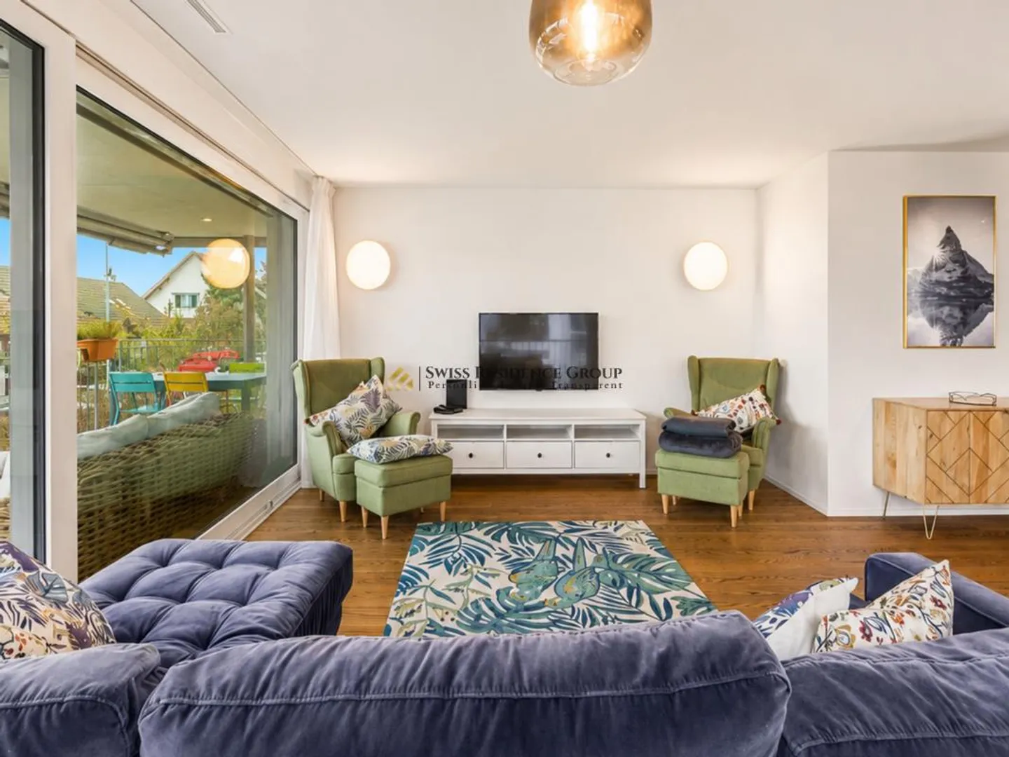 Standard di proprietà moderno con vista sul lago e sulla montagna - Foto 5 di 18
