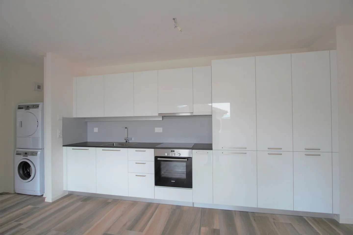 Luminoso appartamento di 2,5 locali con terrazza e giardino - Foto 3 di 6