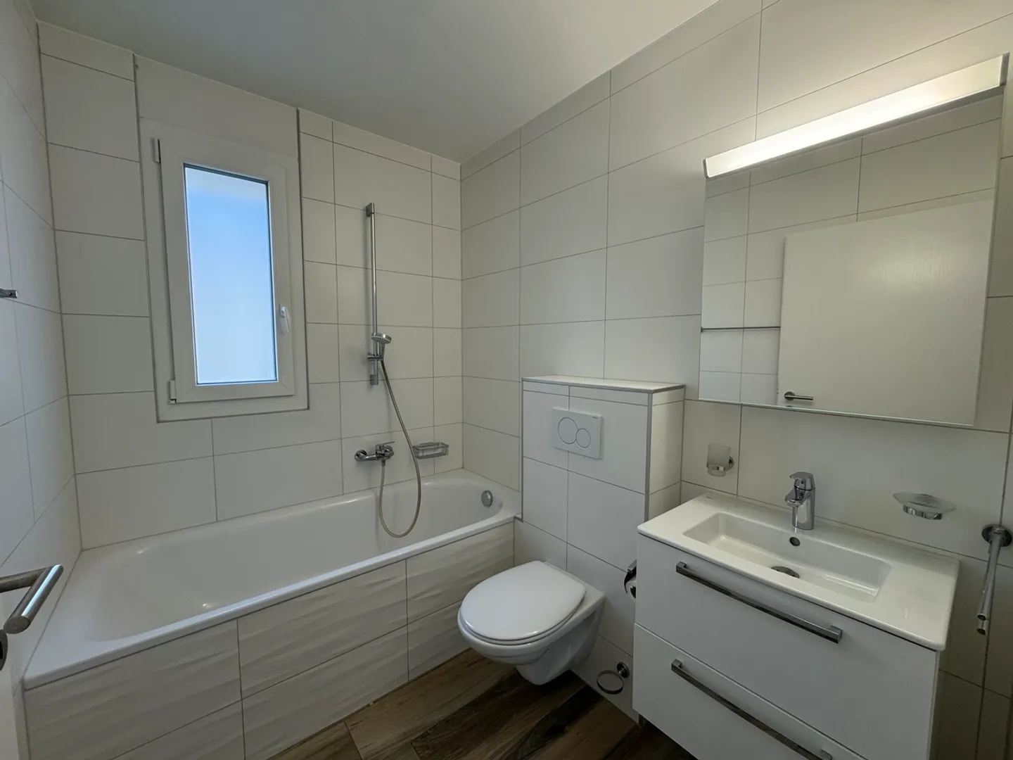 Luminoso appartamento di 2,5 locali con terrazza e giardino - Foto 4 di 6