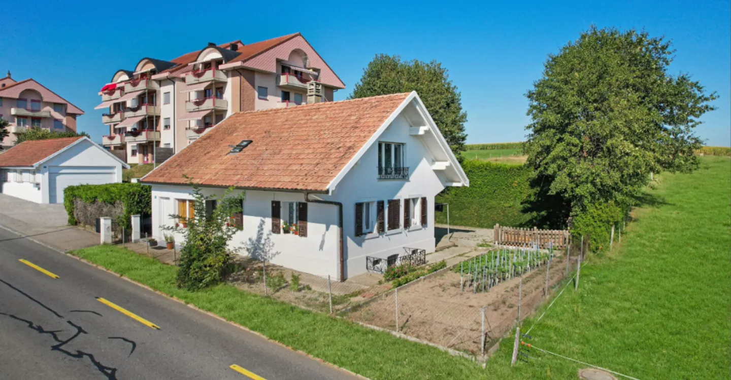 Casa indipendente 5.5 locali con progetto di ristrutturazione e ampliamento approvato - Chénens - Foto 1 di 10