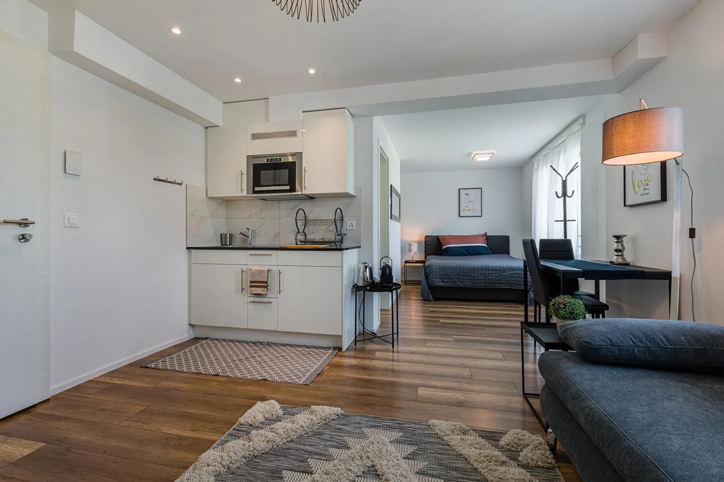 Studio meublé ALL IN à louer immédiatement - Photo 1 sur 6