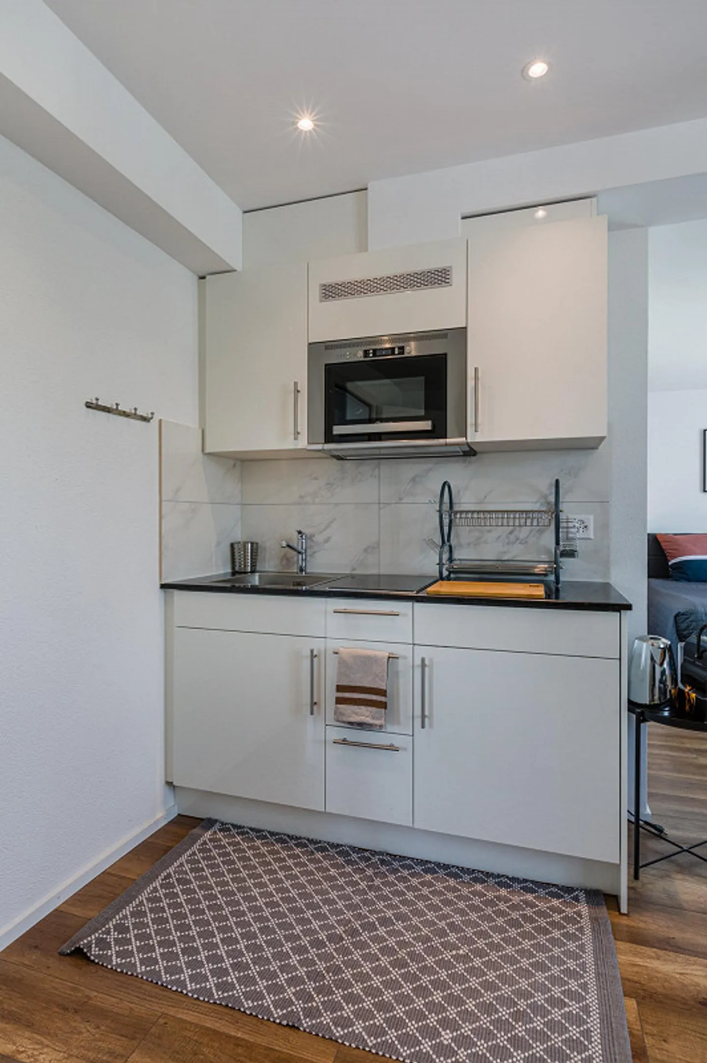 Studio meublé ALL IN à louer immédiatement - Photo 2 sur 6