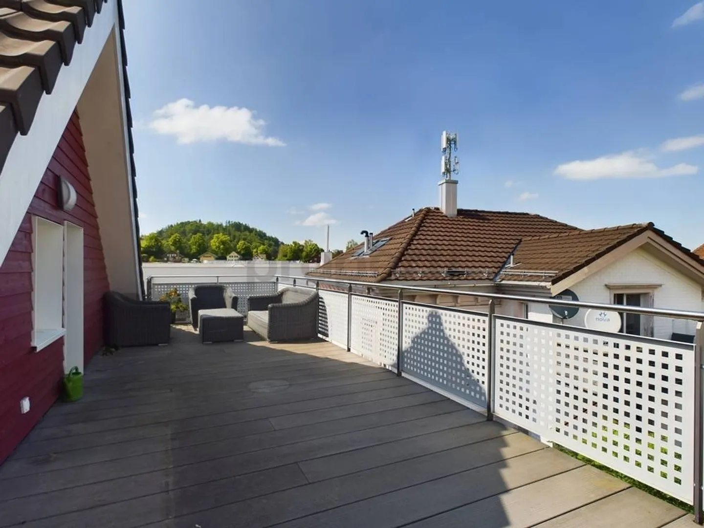 Maison individuelle charmante avec terrasse sur le toit - calme et central à Herisau - Photo 5 sur 11