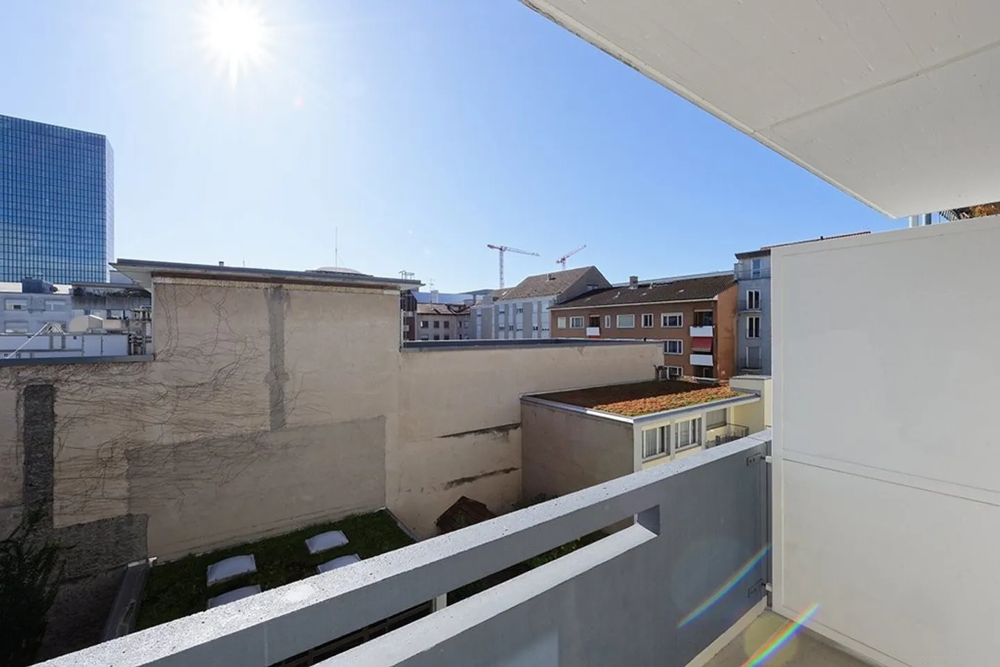 Bright 3-room apartment near the exhibition center - Photo 2 of 8