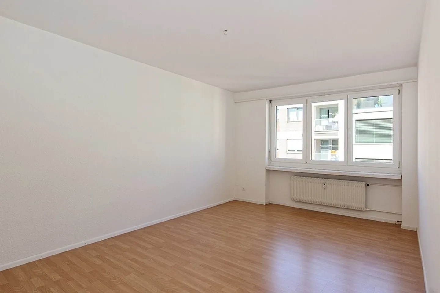 Bright 3-room apartment near the exhibition center - Photo 5 of 8