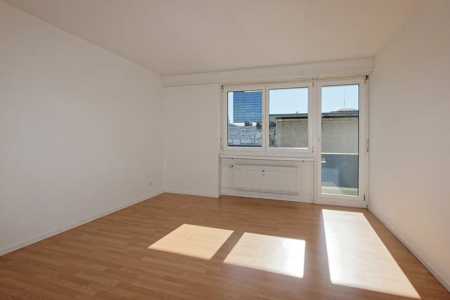 Bright 3-room apartment near the exhibition center - Photo 6 of 8