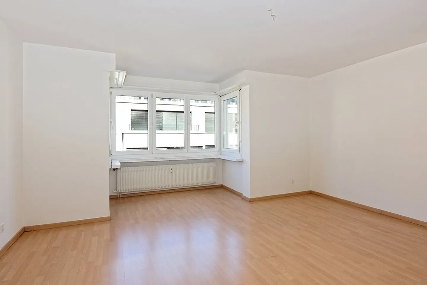Bright 3-room apartment near the exhibition center - Photo 7 of 8
