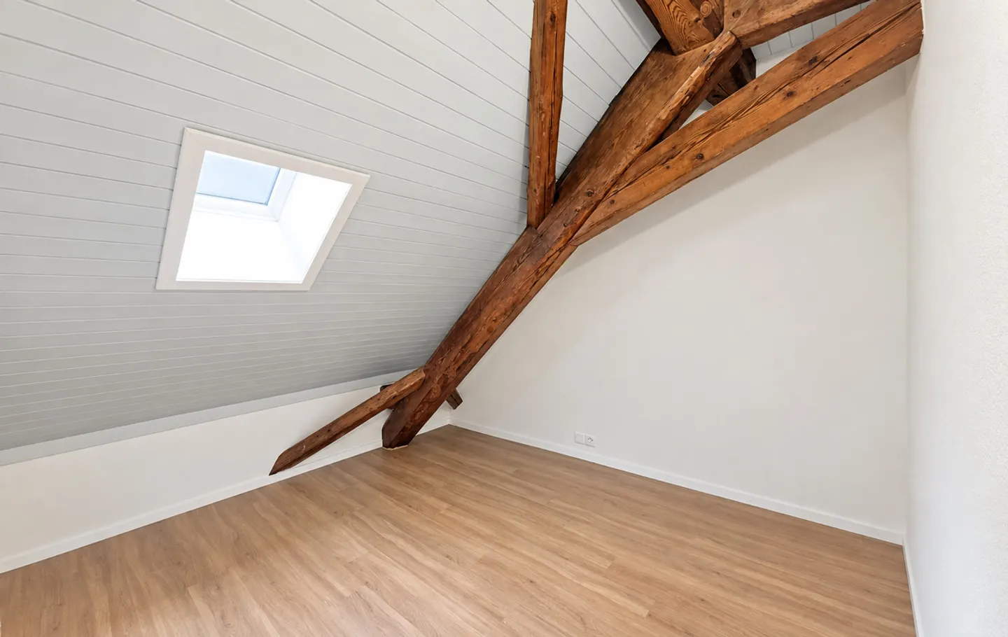 Appartamento di 4,5 locali completamente ristrutturato - Foto 4 di 12