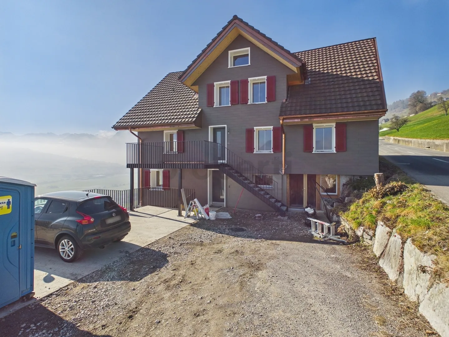 Maisonette di 7 stanze recentemente ristrutturata con un ampio layout - Foto 1 di 13