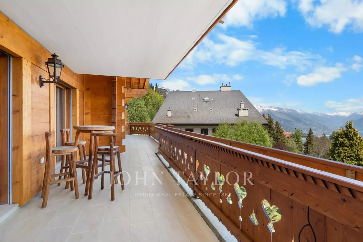 5.5 room luxury apartment, cathedral ceiling, 4 suites, wellness in Crans-Montana - Photo 6 of 13