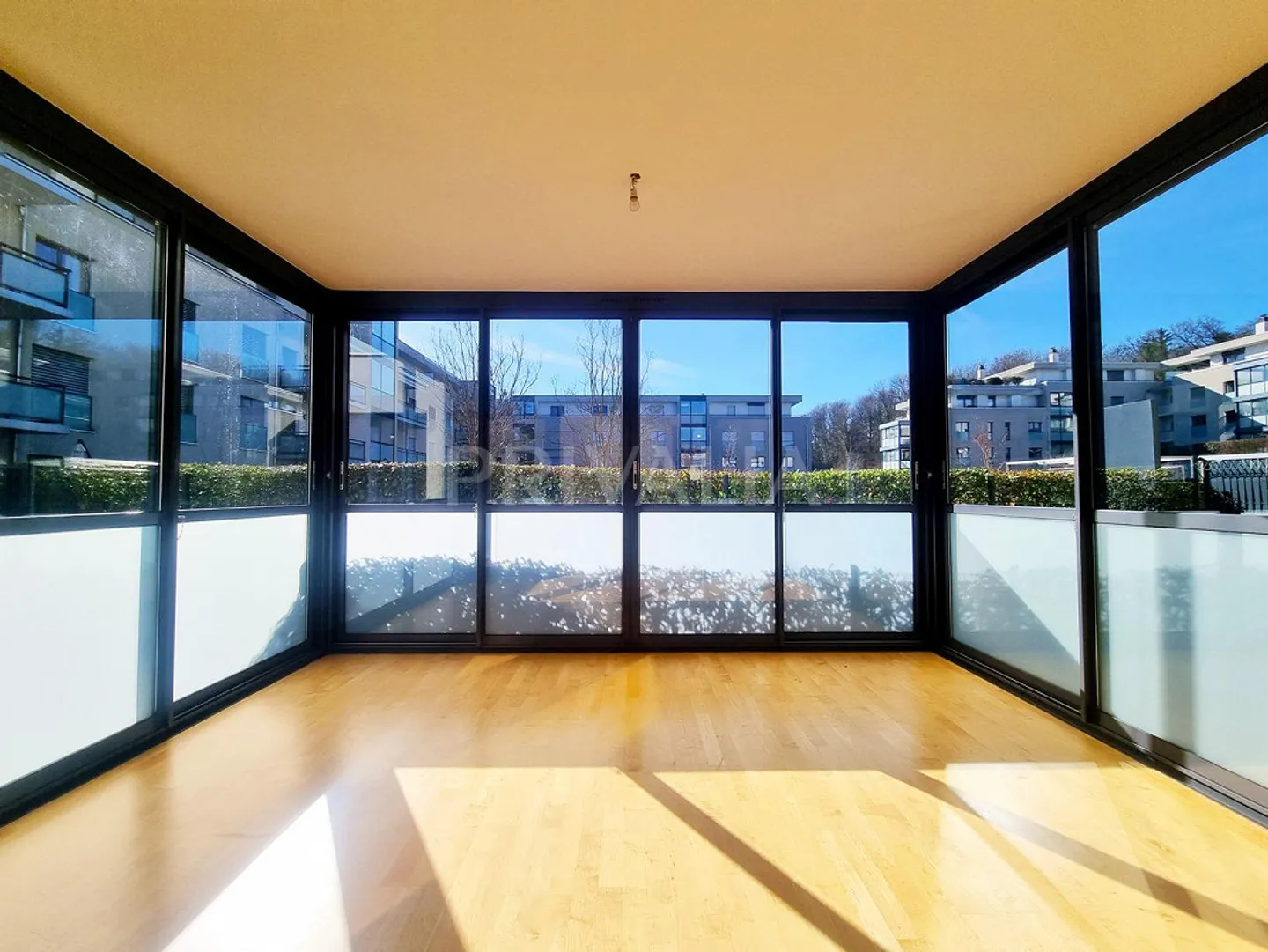 Bel appartement de 6.5 pièces au rez-de-chaussée avec jardin - Photo 2 of 11