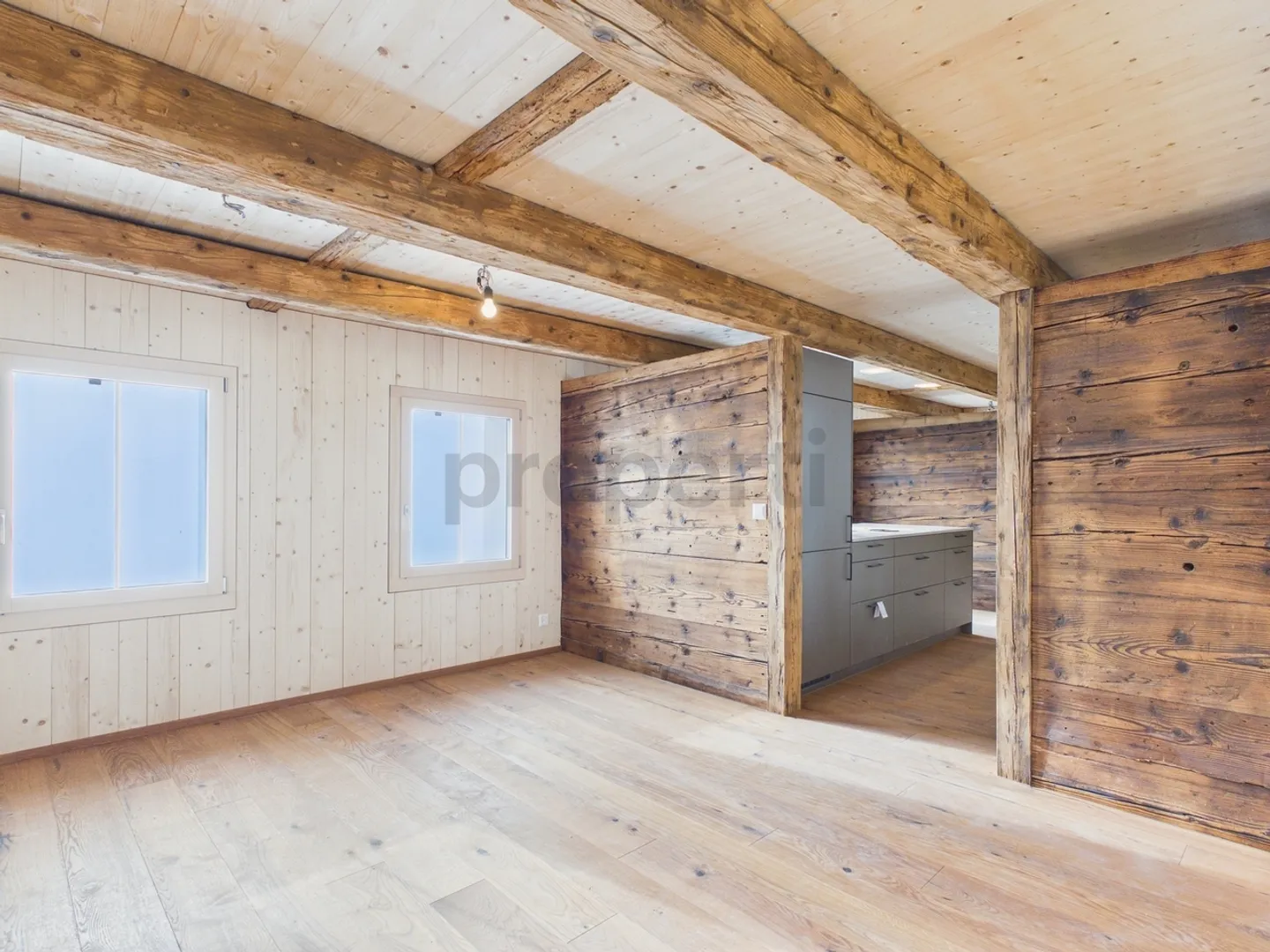Maisonette di 7 stanze recentemente ristrutturata con un ampio layout - Foto 4 di 13