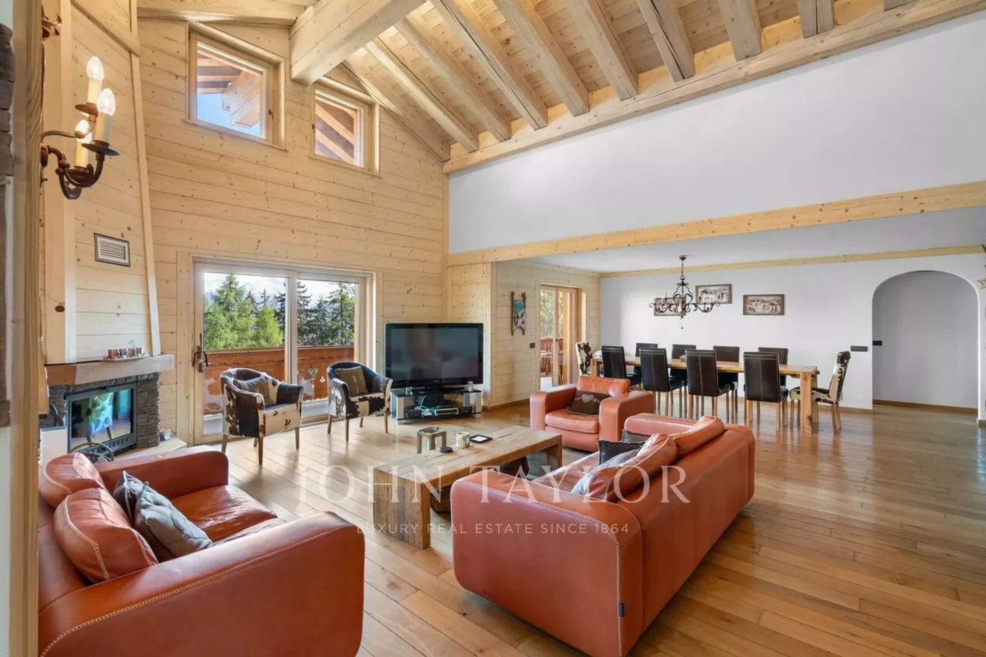 5.5 room luxury apartment, cathedral ceiling, 4 suites, wellness in Crans-Montana - Photo 2 of 13