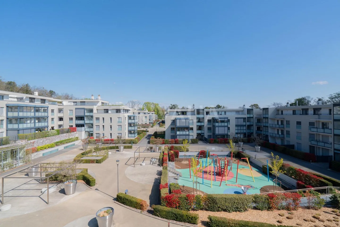 Bel appartement de 6.5 pièces au rez-de-chaussée avec jardin - Photo 9 of 11