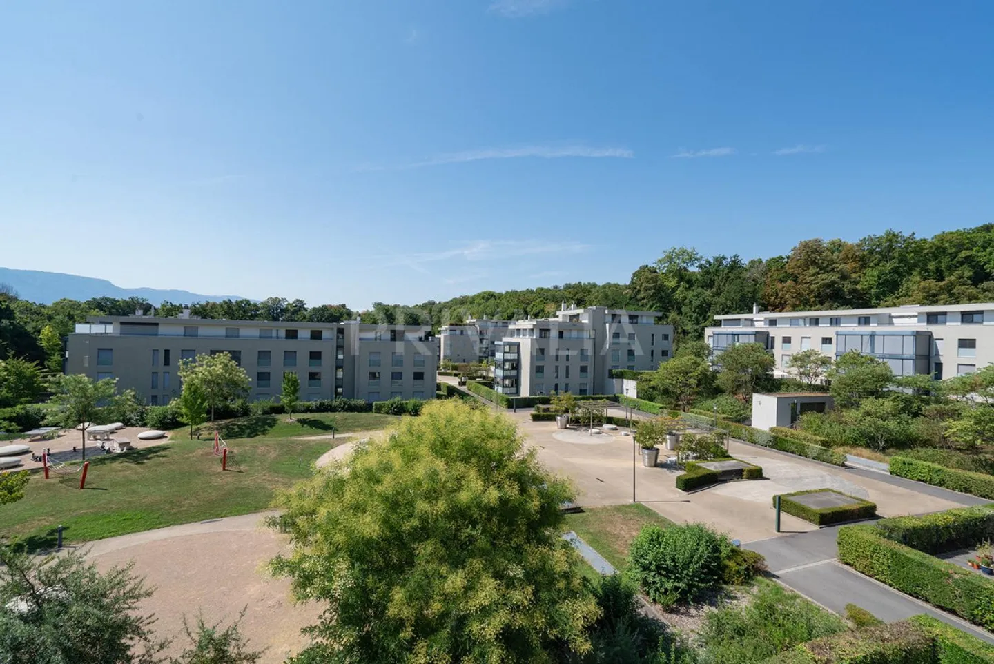 Bel appartement de 6.5 pièces au rez-de-chaussée avec jardin - Photo 10 of 11