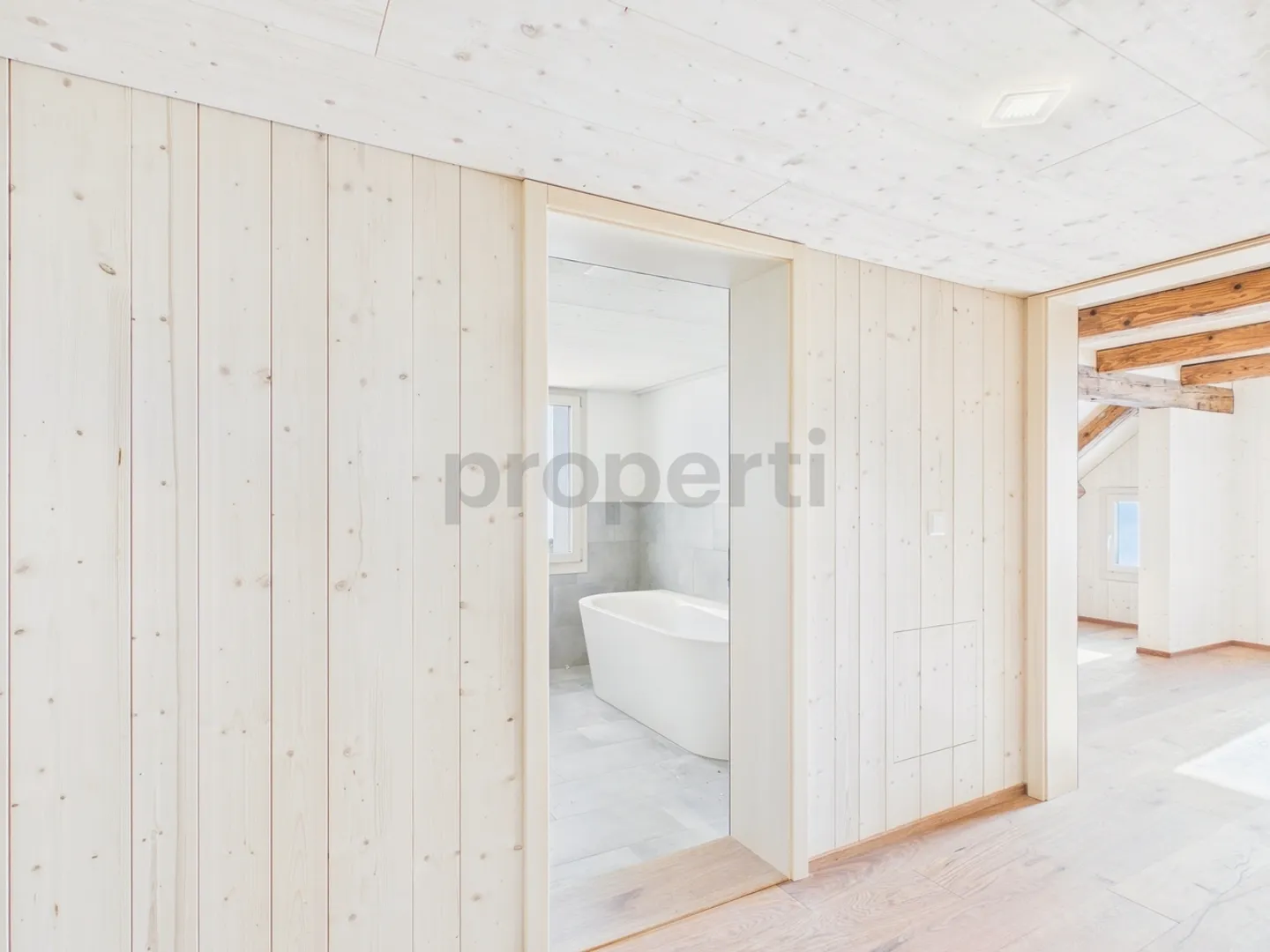 Maisonette di 7 stanze recentemente ristrutturata con un ampio layout - Foto 11 di 13