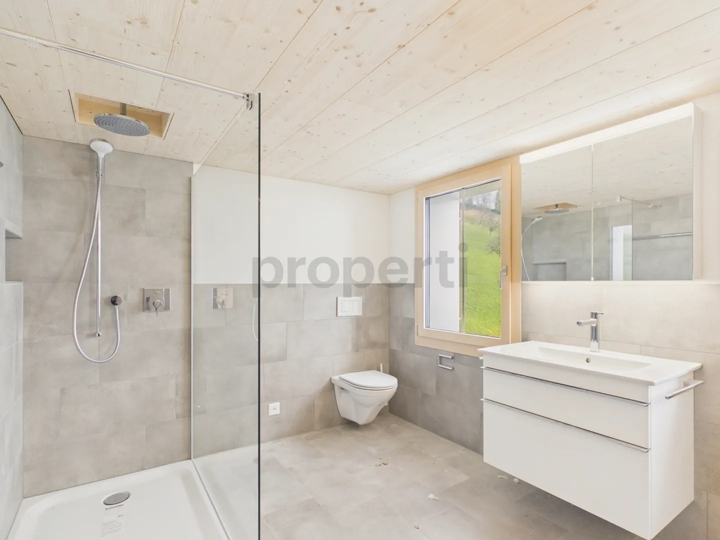 Maisonette di 7 stanze recentemente ristrutturata con un ampio layout - Foto 12 di 13