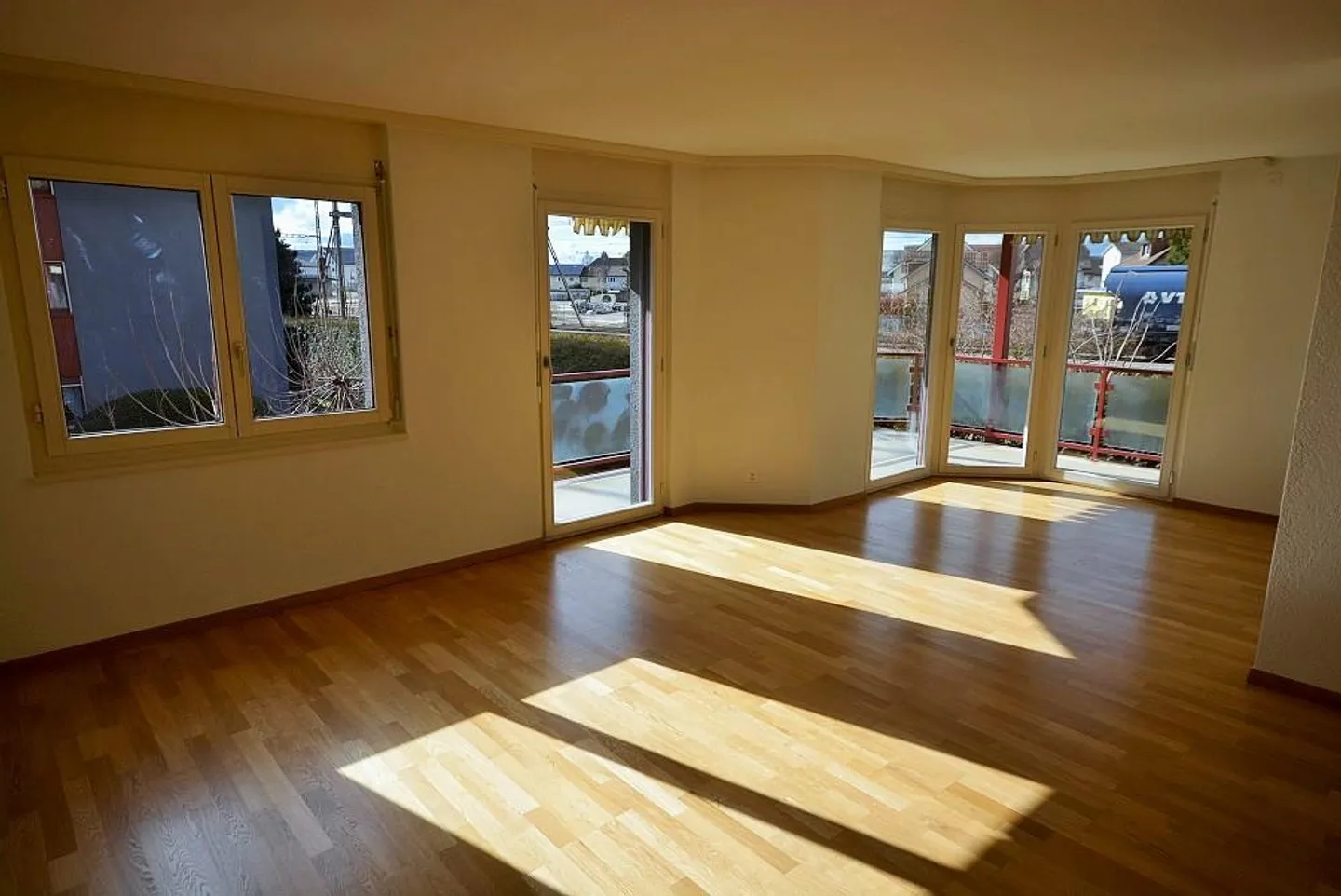 Moderne 3.5-Zimmerwohnung - Foto 3 von 10