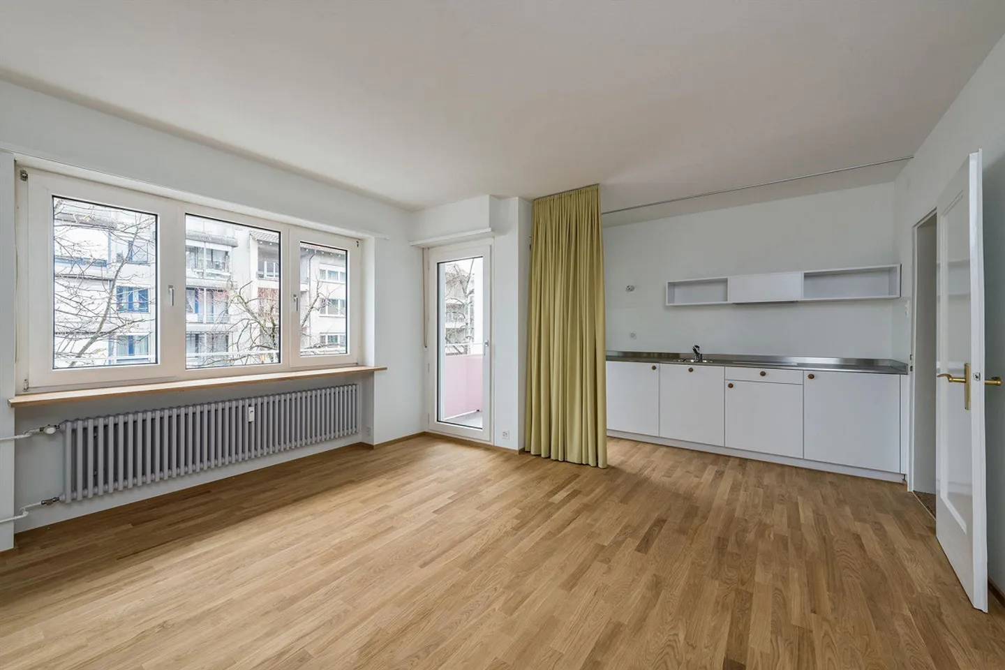 Cercasi inquilino: Incantevole appartamento con 1 camera e balcone - Foto 1 di 5
