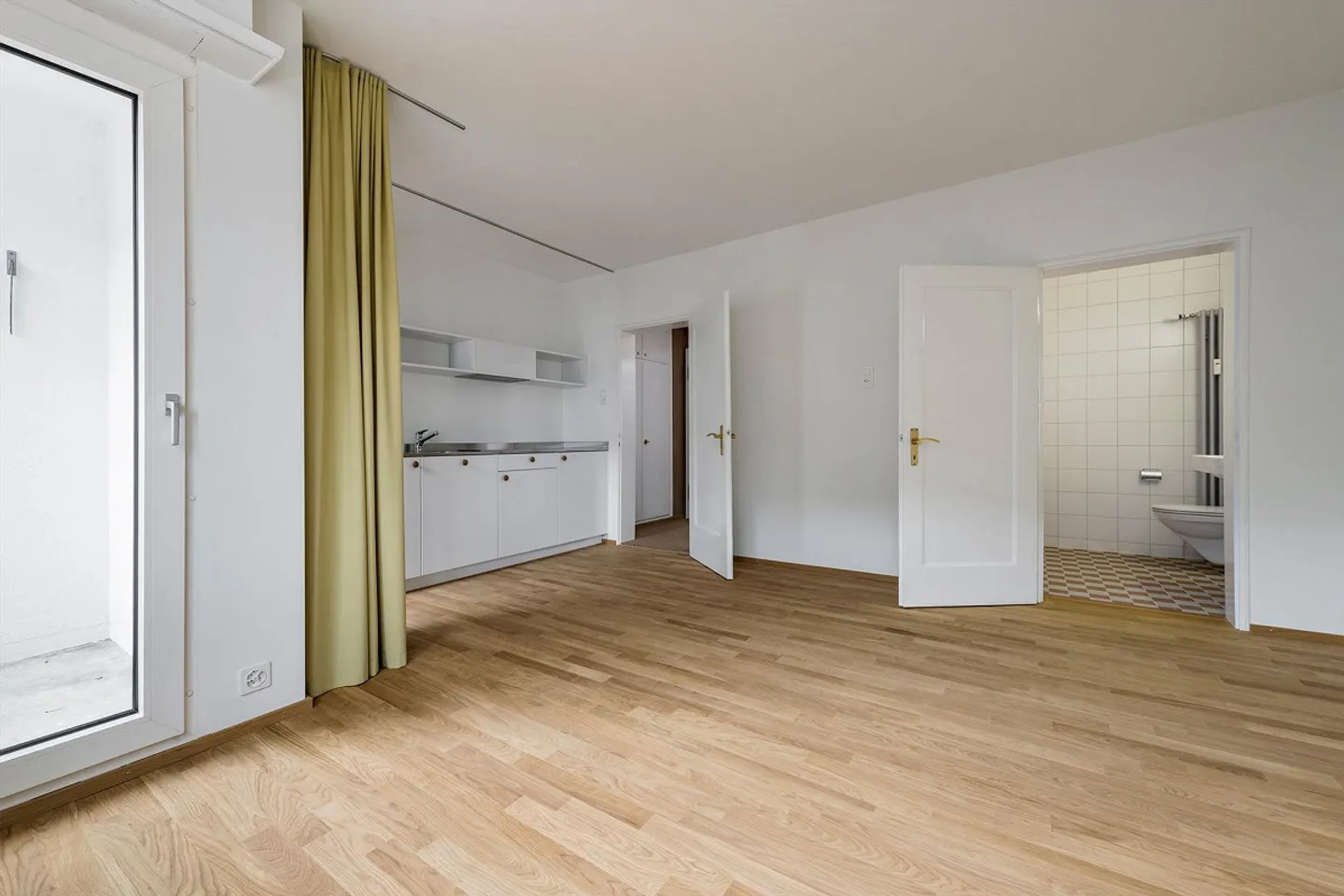Cercasi inquilino: Incantevole appartamento con 1 camera e balcone - Foto 3 di 5