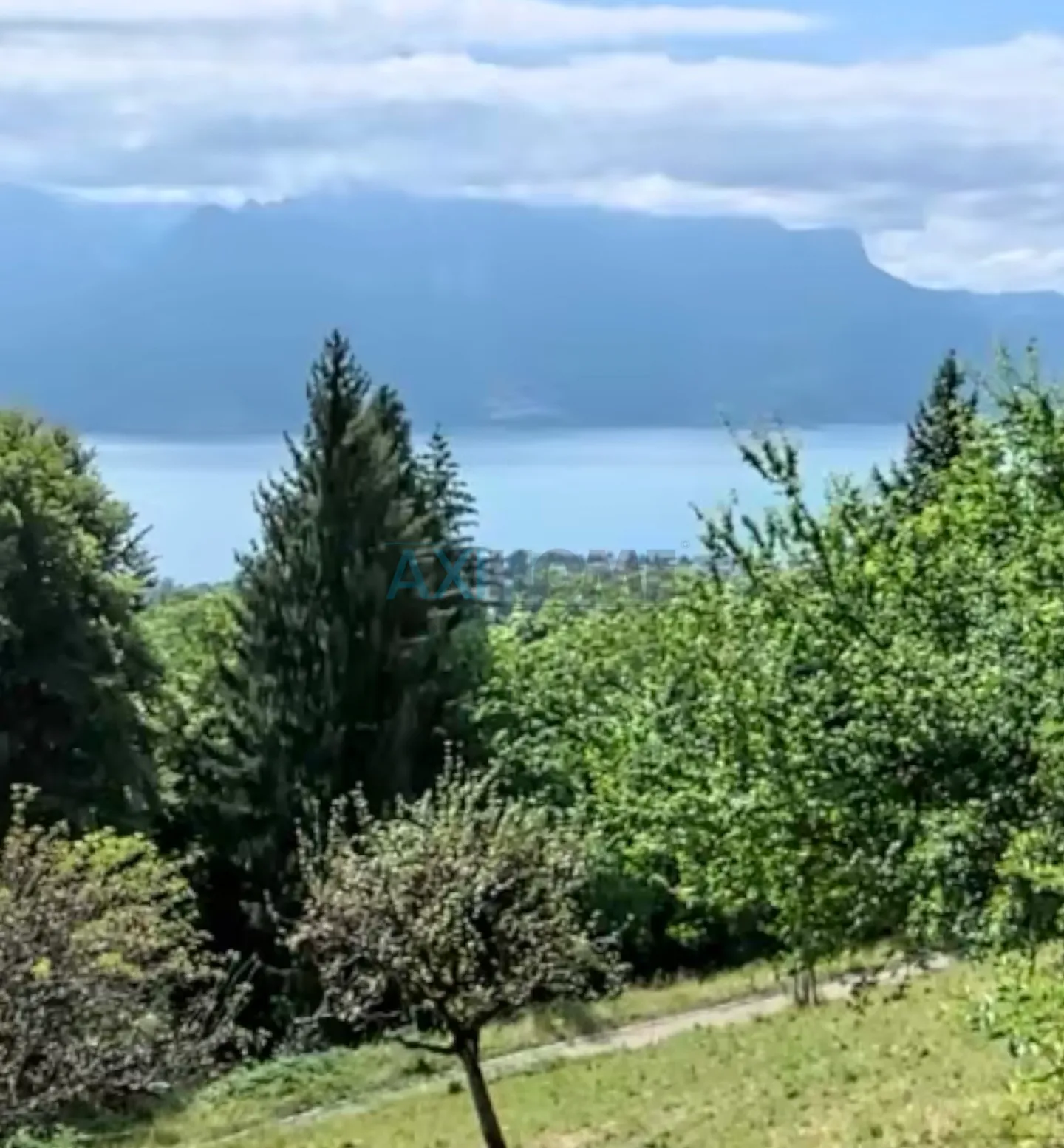 Building plot with lake view and valid permit for a single villa - Photo 1 of 2