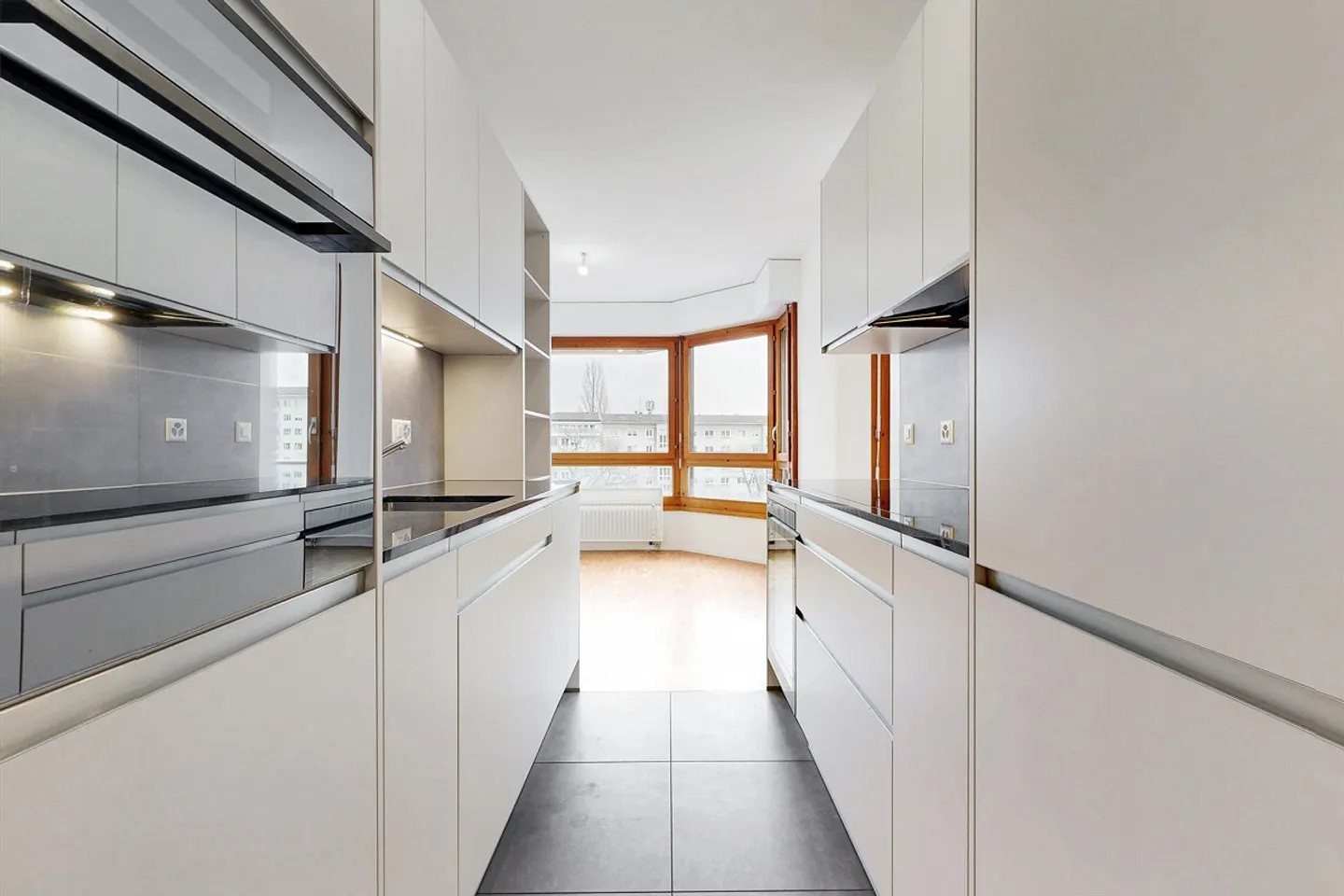 Modernes Apartment mit Balkon - Foto 6 von 10