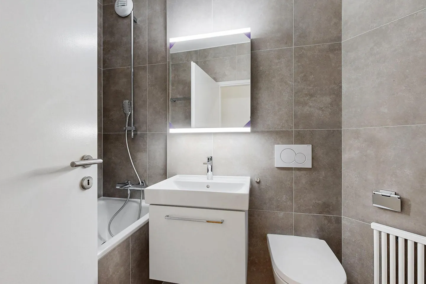 Modernes Apartment mit Balkon - Foto 9 von 10