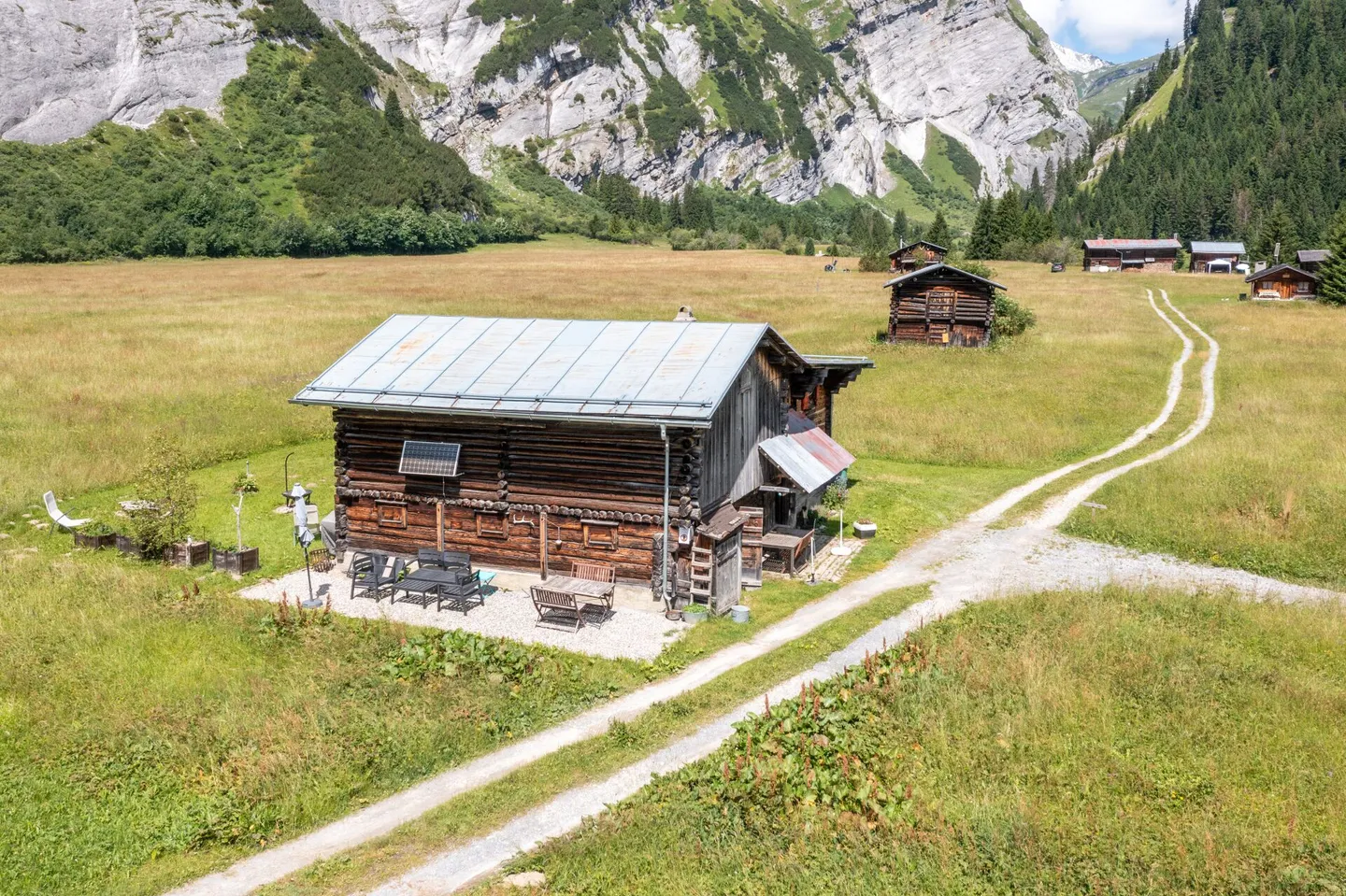 Rifugio di montagna incluso costruzione di stalla con potenziale di espansione in vendita - Foto 2 di 20
