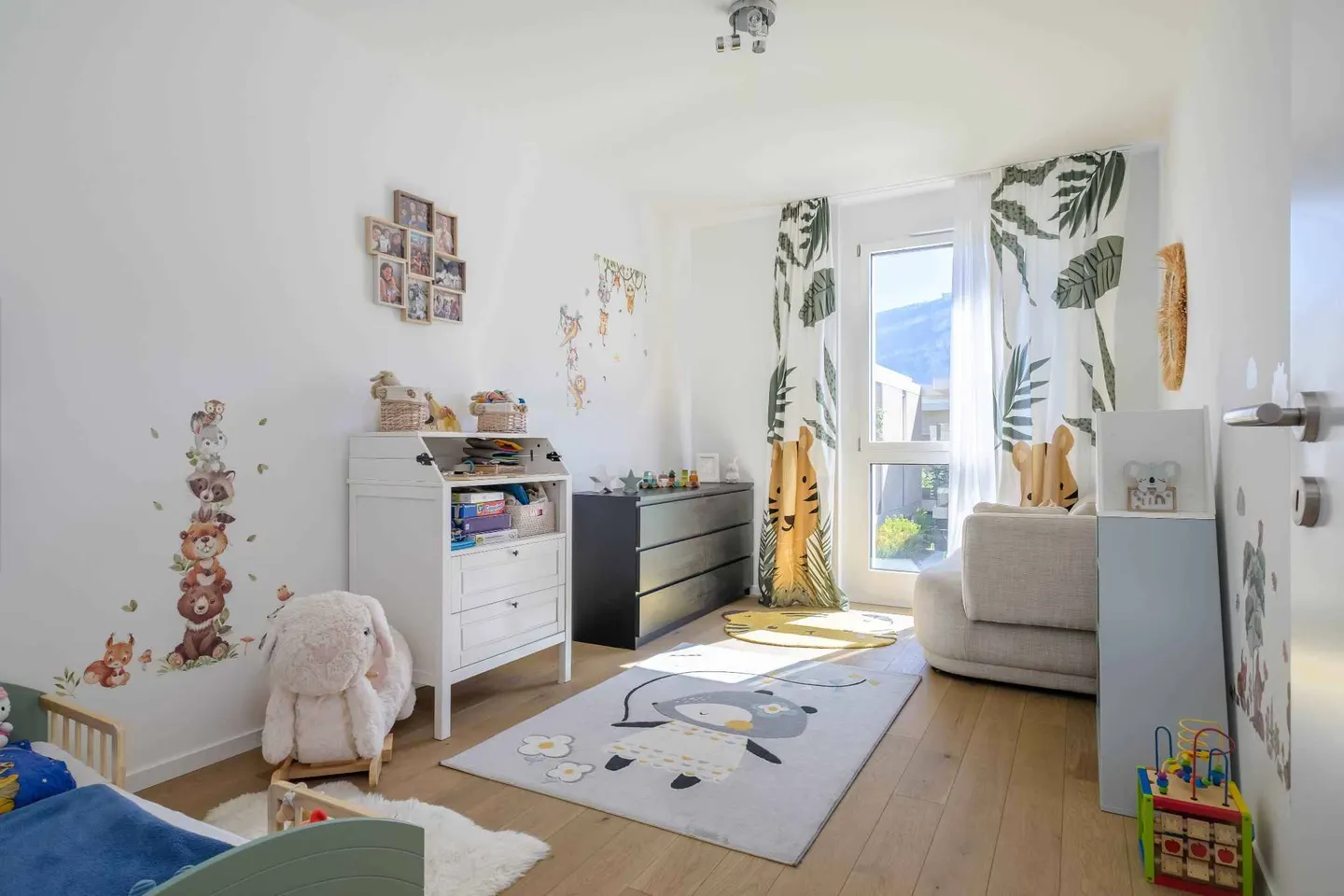 Modern Apartment in Troinex - Photo 9 of 13