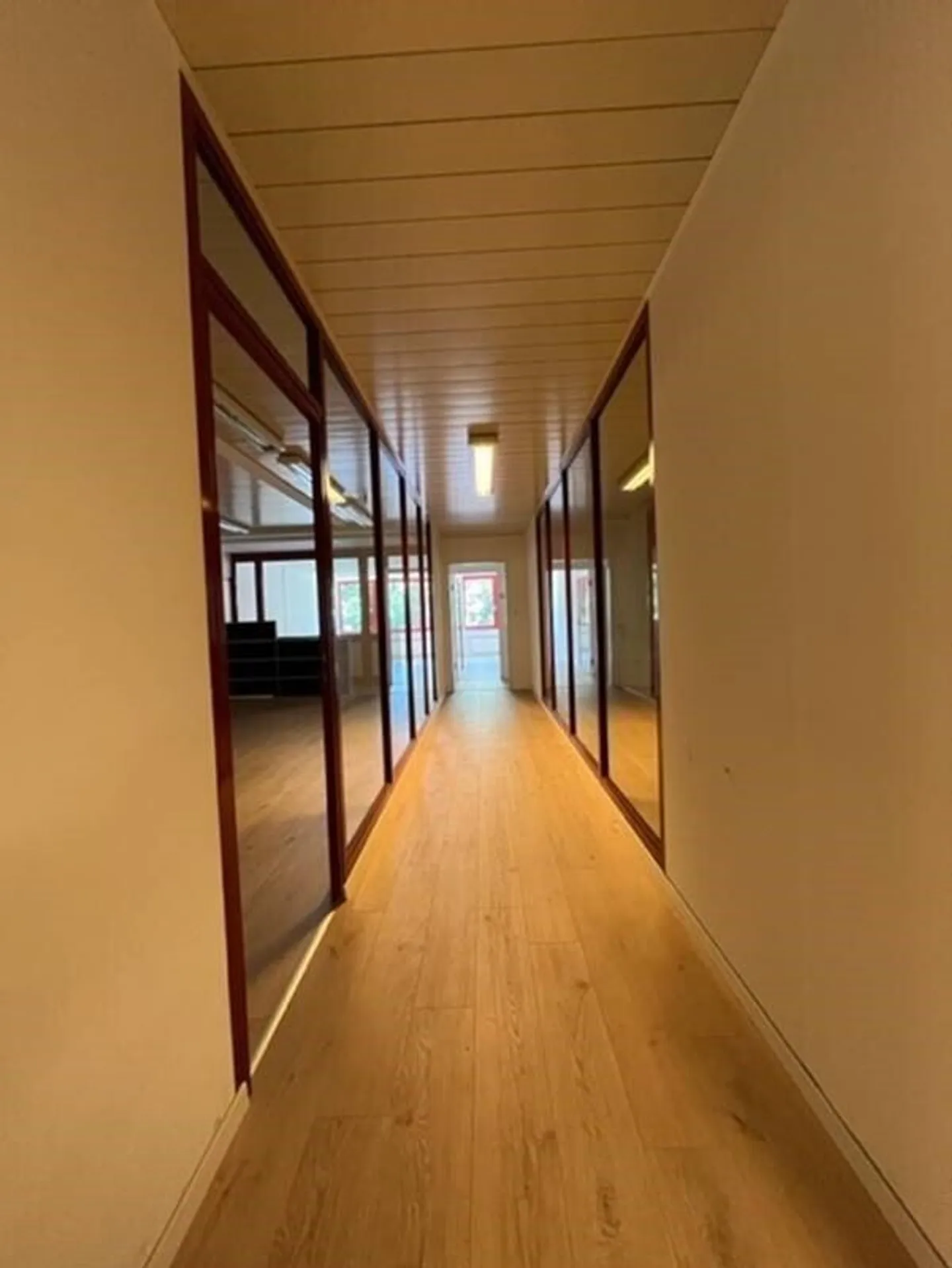 Vos nouveaux bureaux proche de l'autoroute ! - Photo 8 sur 11