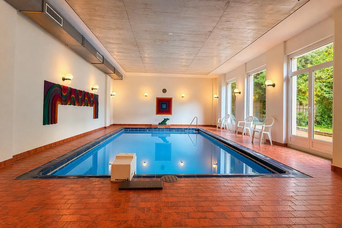 2½-room attic apartment with lift & swimming pool? - Photo 5 of 8