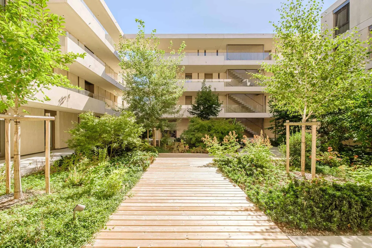 Modern Apartment in Troinex - Photo 12 of 13
