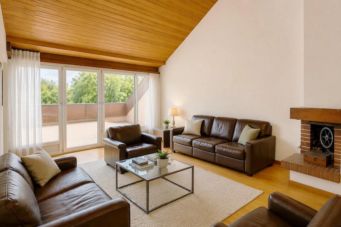 2½-room attic apartment with lift & swimming pool? - Photo 1 of 8