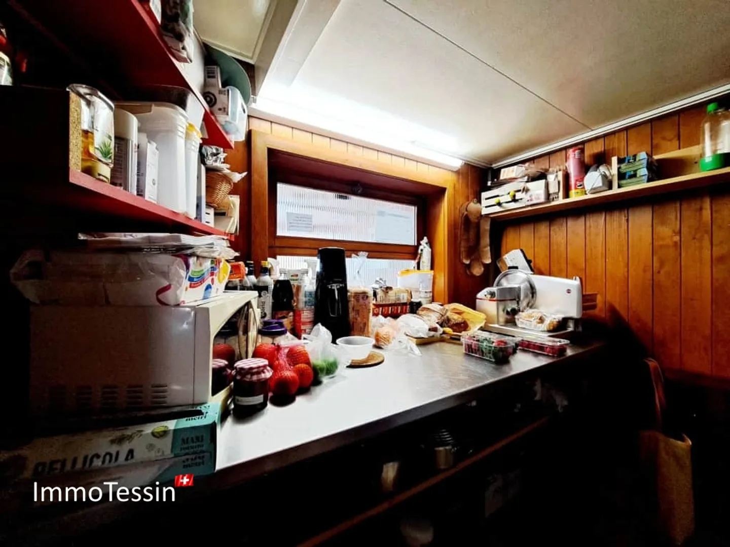 Piccola e affascinante locanda nella nota piazza del villaggio di Osco con grande potenziale di espansione - Foto 8 di 13