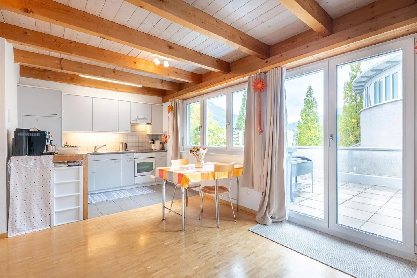 2.5-Zimmer-Wohnung mit grosser Dachterrasse in ruhiger Lage - Foto 3 von 11