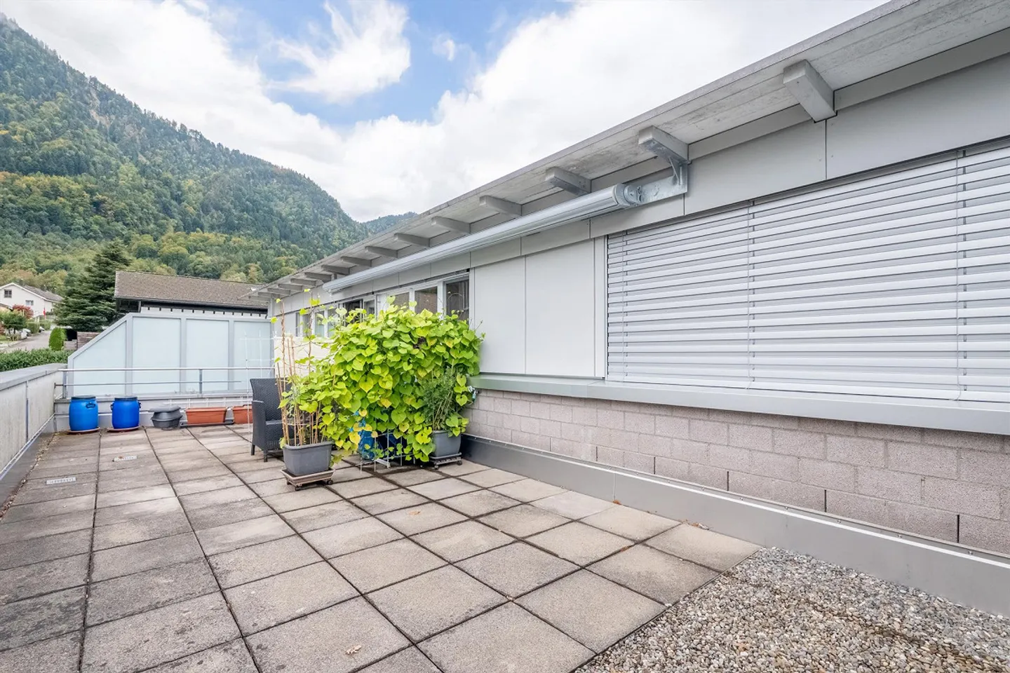 2.5-Zimmer-Wohnung mit grosser Dachterrasse in ruhiger Lage - Foto 1 von 11