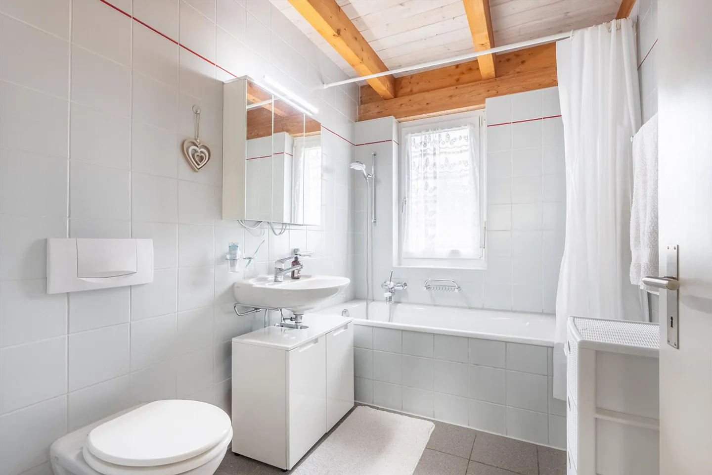 2.5-Zimmer-Wohnung mit grosser Dachterrasse in ruhiger Lage - Foto 6 von 11