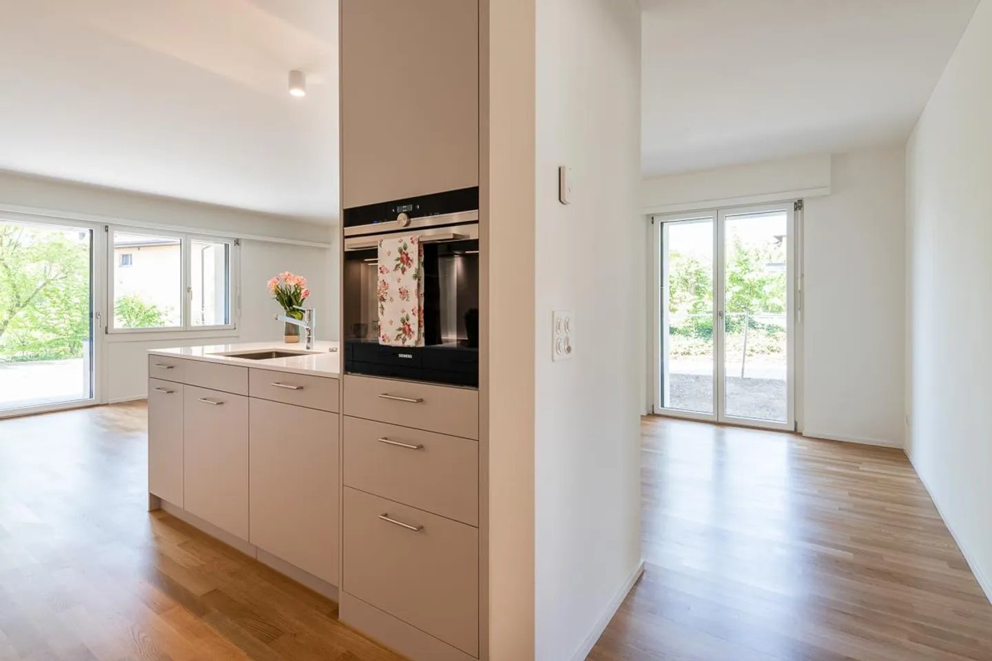 Bright & modern family apartment! - Photo 3 of 10