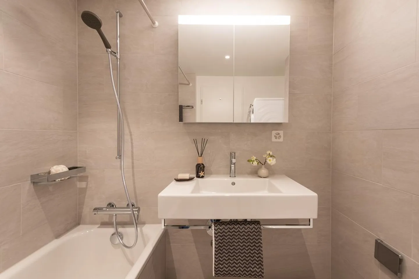 Bright & modern family apartment! - Photo 6 of 10