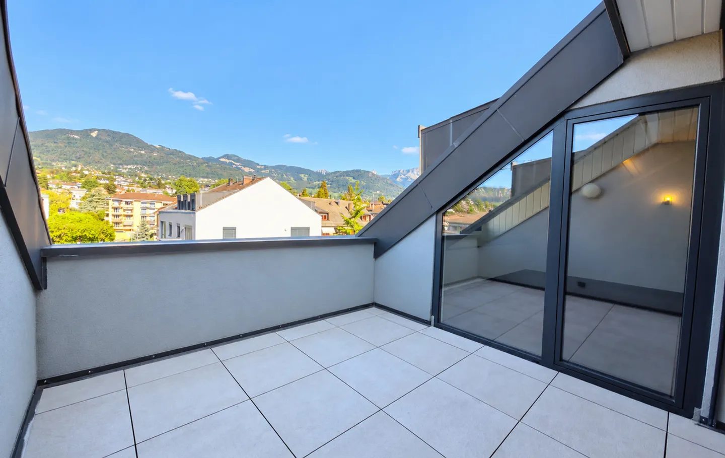 Appartement moderne de 2 pièces - Photo 1 sur 12