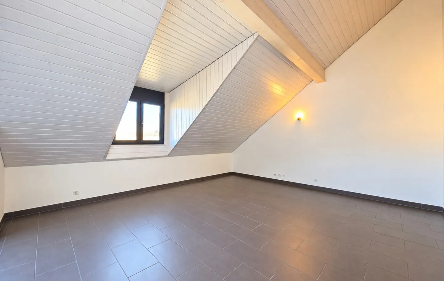 Appartement moderne de 2 pièces - Photo 3 sur 12