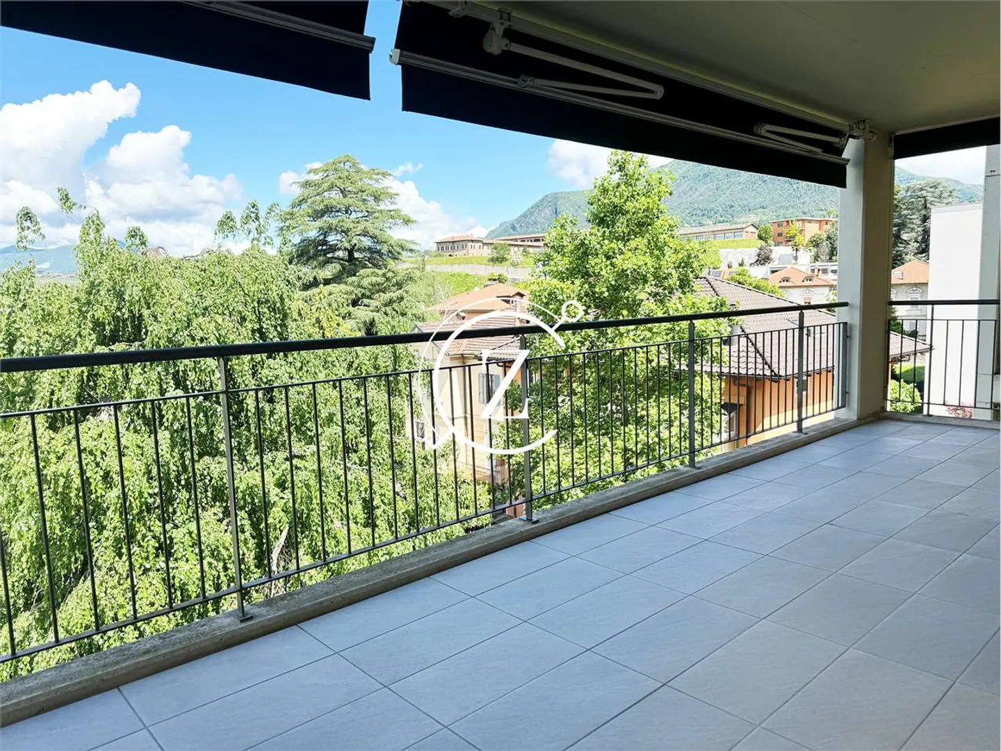 Spacious 4.5-room apartment in Balerna with open view - Photo 3 of 3