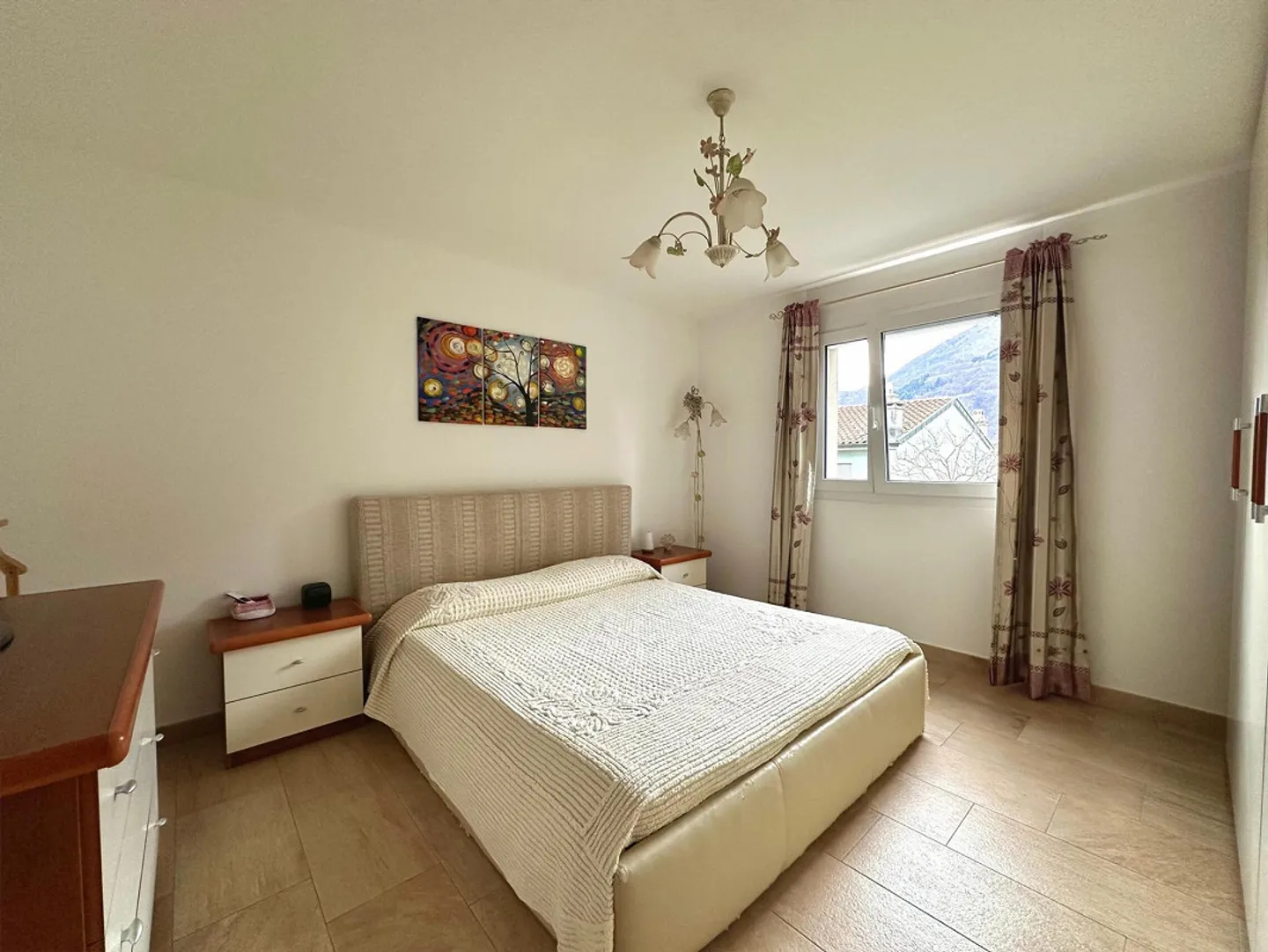 ELEGANT 3.5 ROOM APARTMENT WITH LARGE TERRACE IN THE HEART OF CASTIONE - Photo 5 of 9